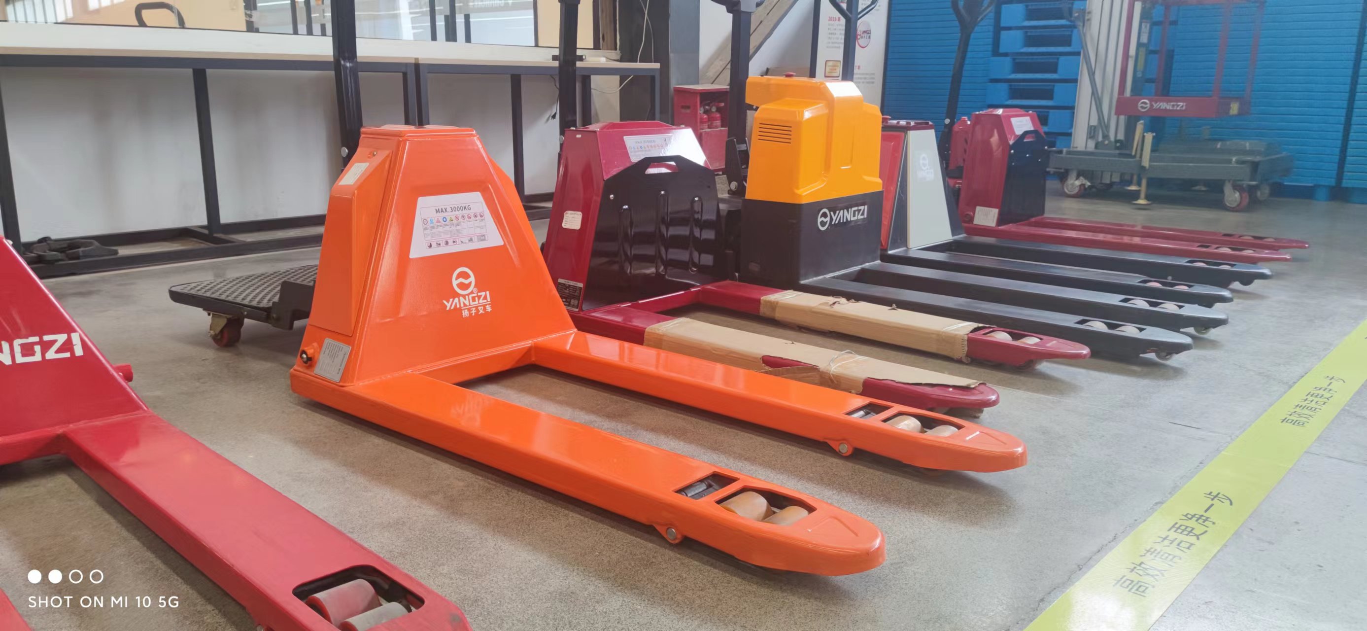 使用電動叉車時應注意什么? 使用電動叉車時應注意什么?