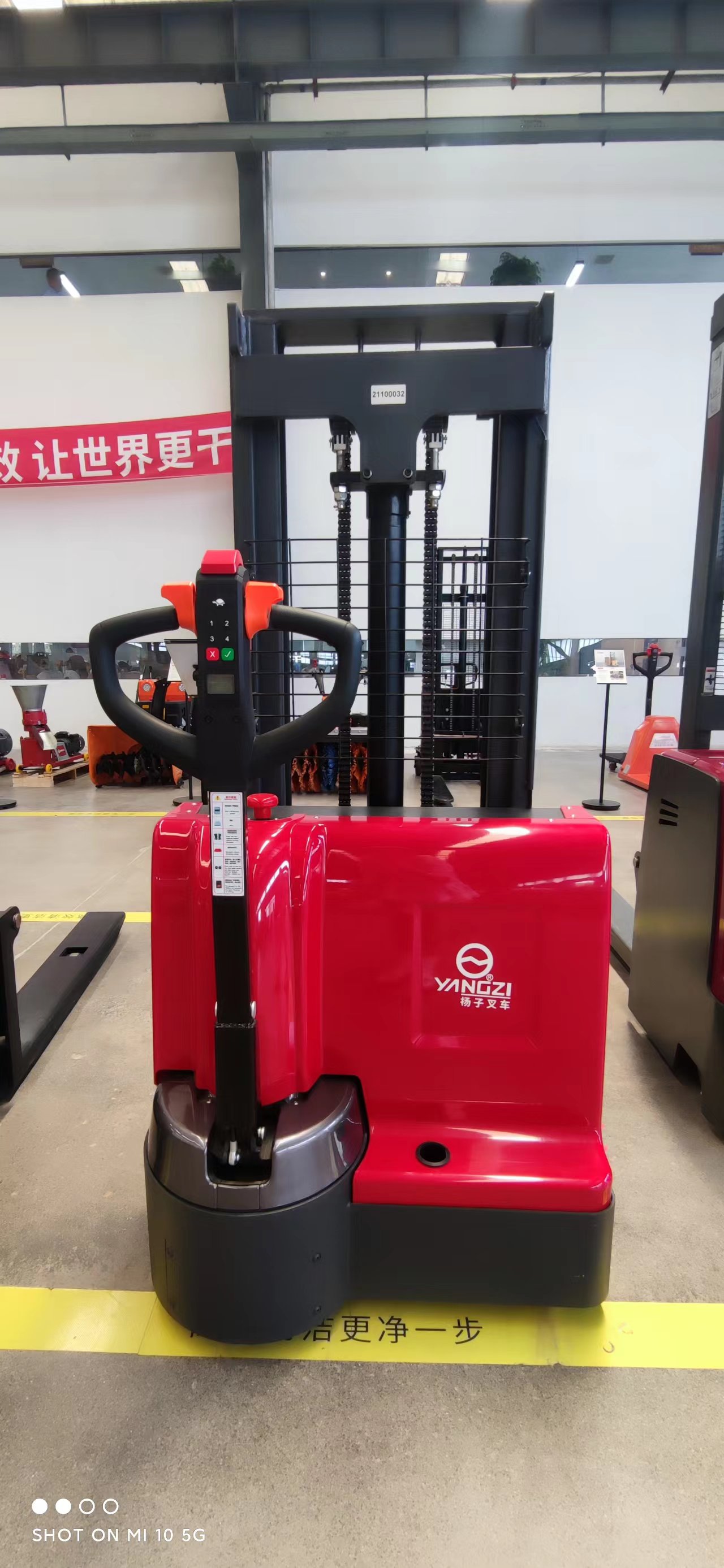 揚(yáng)子電動(dòng)堆高車(chē)的使用方法