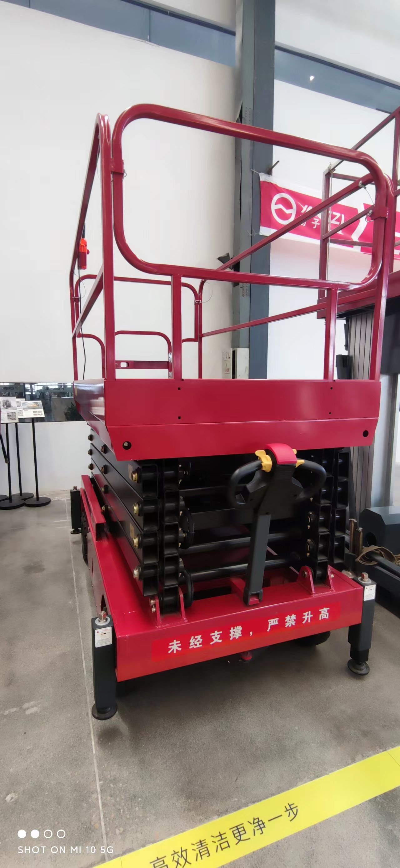 電動(dòng)升降平臺(tái)車(chē) 電動(dòng)升降平臺(tái)車(chē)